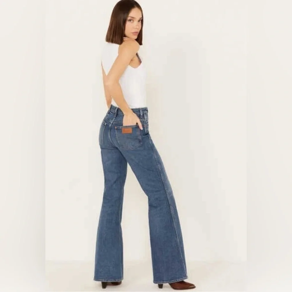 Wrangler High Rise Wanderer Flare Jean. NWT 28/30 - Picture 4 of 15
